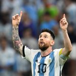 Por que Messi aponta para cima ao marcar um gol? Resposta irá te emocionar