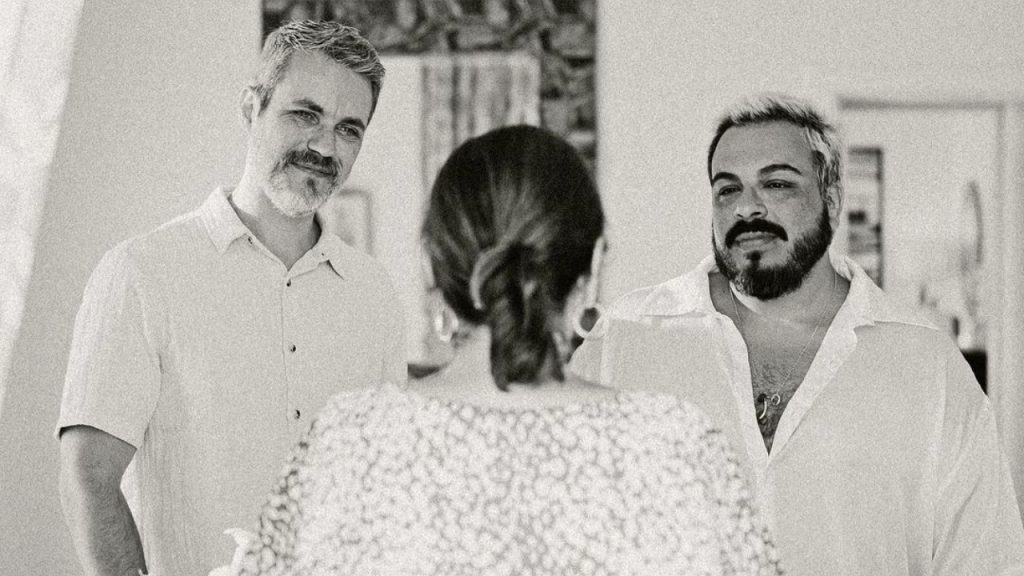 Luis Lobianco se casa com músico no Rio após 10 anos de namoro