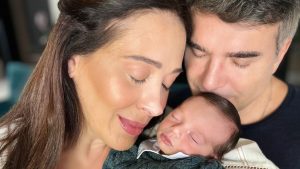 Filho de Claudia Raia completa 1 mês e fãs notam semelhança entre pai e bebê