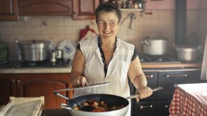 Cozinhando com amor: rituais energéticos e espirituais para purificar os alimentos