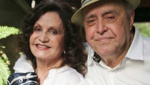 Rosamaria Murtinho celebra 92 anos de marido, Mauro Mendonça: "De mãos dadas"