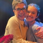 Sandra Annenberg prestigia filha em sua estreia no teatro: "Que orgulho!"