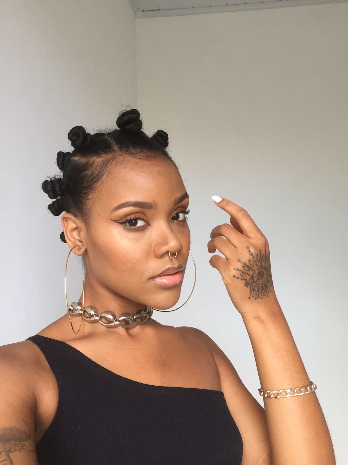 nfluencers discutem a relação do cabelo afro com a autoestima: “Eu descobri que o racismo existe”