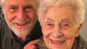 Família longeva: Ary Fontoura surge em clique raro ao lado da irmã, de 98 anos