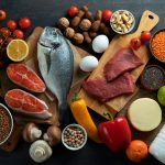 Para além dos veganos e vegetarianos: vitamina B12 na dieta é importante para todos