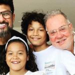 Ator Luiz Fernando Guimarães celebra 3 anos ao lado dos filhos