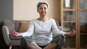 Dia dos Avós: quais os benefícios da meditação para a terceira idade?
