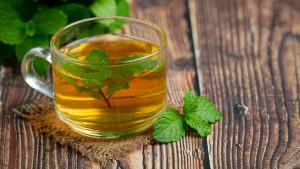 Menta: propriedades do chá refrescante vão além das digestivas