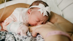 Os benefícios da amamentação para mãe e filho na primeira hora de vida do bebê
