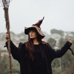 Dia das Bruxas e a bruxaria moderna: uma jornada de conexão e magia