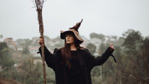 Dia das Bruxas e a bruxaria moderna: uma jornada de conexão e magia