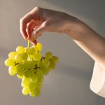 A fruta do Réveillon: 6 simpatias poderosas com a uva para o Ano Novo