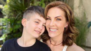 "Sorriso que ilumina meus dias", diz Ana Hickmann sobre companhia de filho