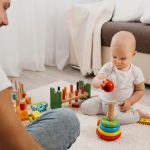 Jogos e cantoria: 6 dicas para entreter o bebê e estimular seu desenvolvimento
