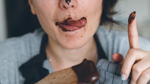 mulheres-comem-tanto-chocolate