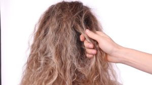 Cabelo com frizz no frio